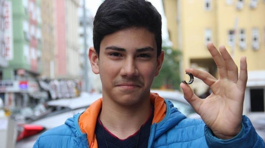 Gencin Parmağına Sıkışan Y&uuml;z&uuml;ğ&uuml; İtfaiye &Ccedil;ıkarttı