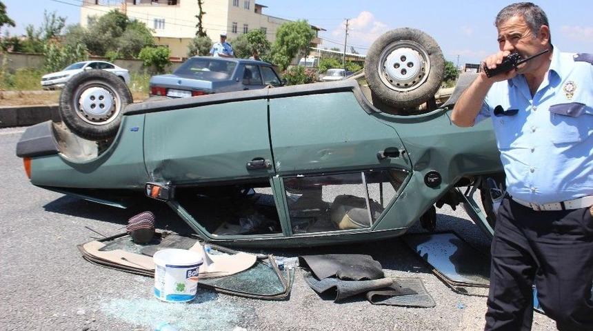 Kazaya Neden Olan S&uuml;r&uuml;c&uuml; Arkasına Bakmadan Yaralıları Bırakıp Gitti