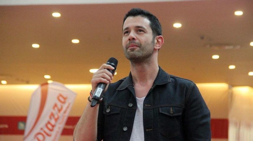 Piazza&rsquo;da Keremcem R&uuml;zgarı Esti