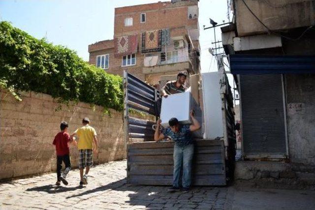 Sur'da, Yıkım Kararına Tepki Gösteren Mahalleli Yürümek Istedi