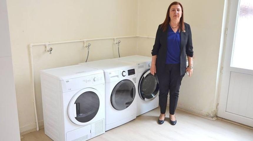 Kadın Başkandan &Ccedil;amaşırhane