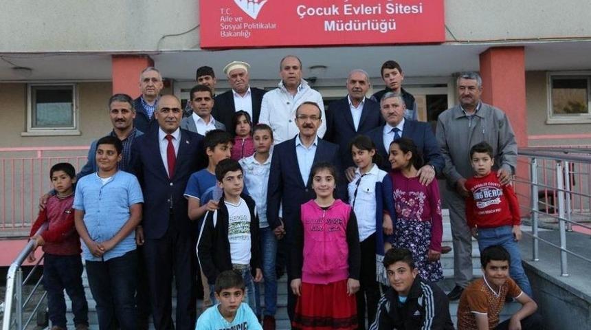 Vali Yavuz Koruyucu Ailelerle Buluştu