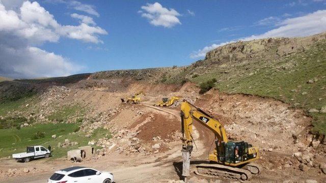 Muradiye’de Yol Genişletme Çalışması