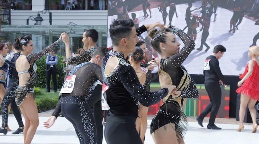 Mavibah&ccedil;e&rsquo;de Salsa R&uuml;zgarı