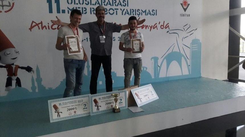 Adü’lü Gençler Robot Yarışmasında Türkiye 2.’si Oldu