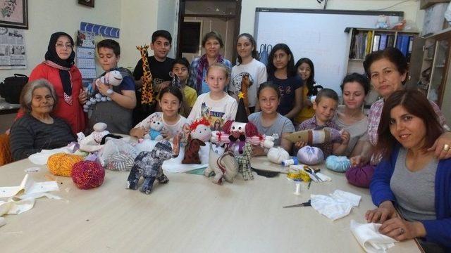 Anne &Ccedil;ocuk Ve Nine Torun Birlikte Bez Bebek Yapıyorlar 1