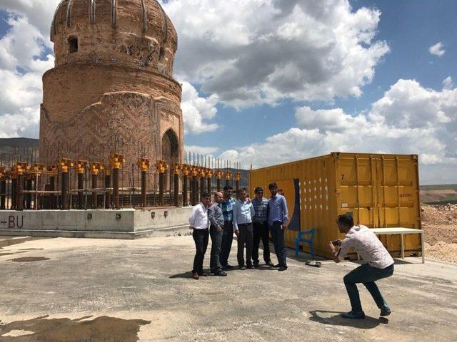Taşınan Zeynel Bey T&uuml;rbesi&rsquo;ne Ziyaret&ccedil;i Akını 1