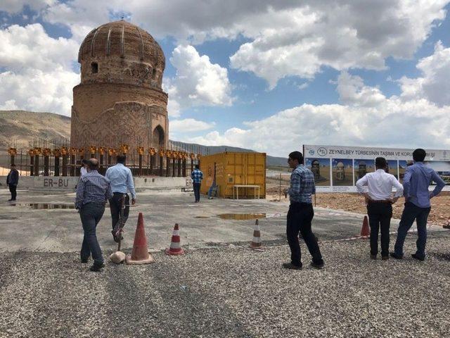 Taşınan Zeynel Bey T&uuml;rbesi&rsquo;ne Ziyaret&ccedil;i Akını 2
