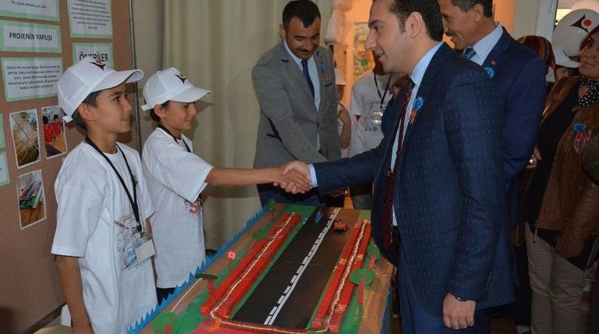 Kabad&uuml;z&rsquo;de T&uuml;bitak 4006 Bilim Fuarı A&ccedil;ıldı
