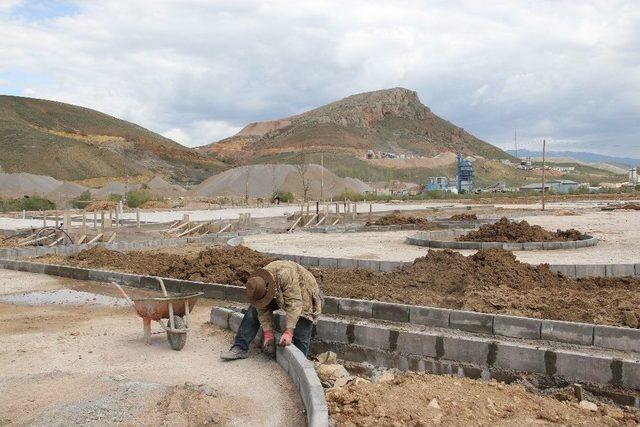 Bayburt Belediyesi Yol Ve Sosyal Donatı Çalışmalarına Devam Ediyor