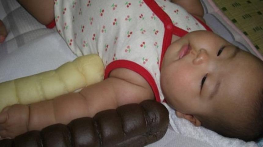 Bebeklerin boğum boğum kollarını ısırmamak i&ccedil;in kendinizi tutmanıza gerek kalmadı 