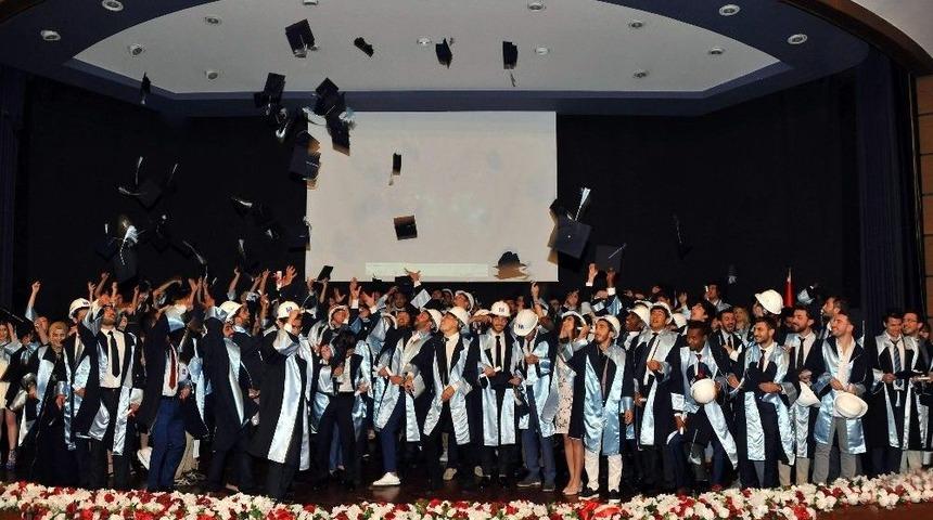Ad&uuml; M&uuml;hendislik Fak&uuml;ltesi İlk Mezunlarını Uğurladı