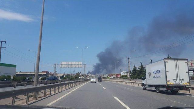 Cam Fabrikasında Çıkan Yangın Korkuttu