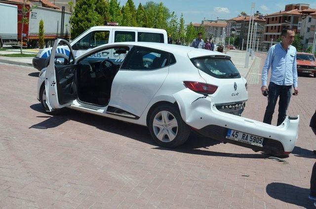 Motoruyla Otomobile Çarptı Kaçarak Hastaneye Gitti