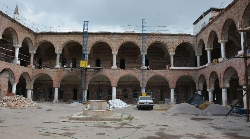 Manisa&rsquo;da 520 Yıllık Tarih G&uuml;n Y&uuml;z&uuml;ne &Ccedil;ıkıyor
