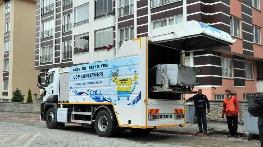 Akşehir Belediyesinden &Ccedil;&ouml;p Konteyneri Yıkama Ve Dezenfekte Aracı