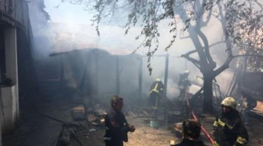 Suriyeli M&uuml;ltecilerin Kaldığı Evde Korkutan Yangın