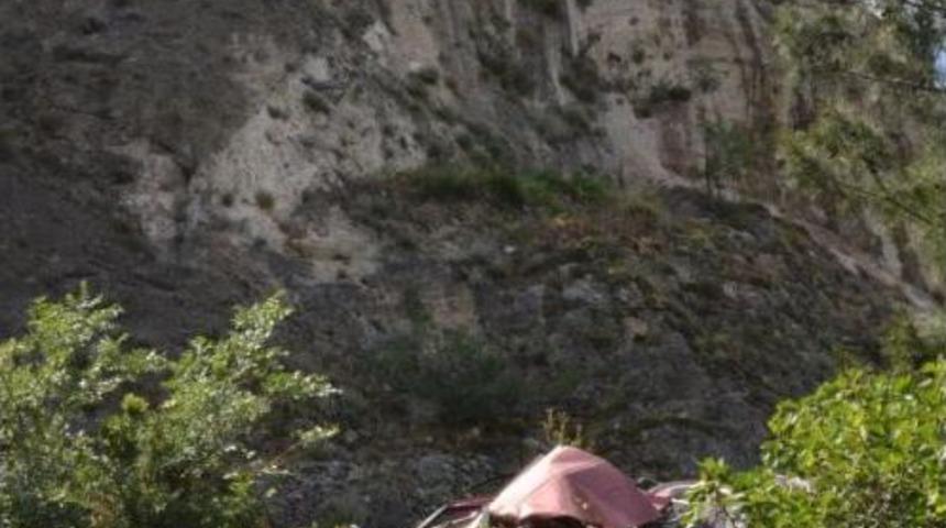 Otomobil 75 Metreden Uçuruma Yuvarlandı: 1 Ölü, 2 Yaralı (2)