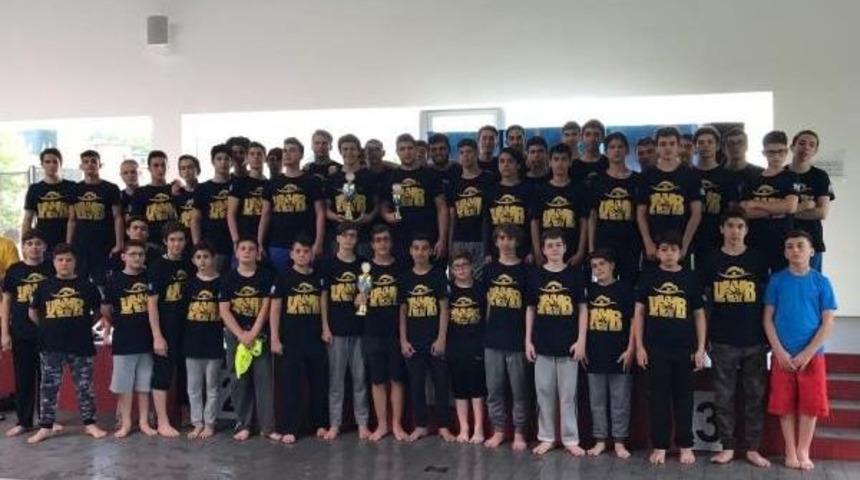 Ege Sualtı Ragbi Kul&uuml;b&uuml; 3 Kupayla D&ouml;nd&uuml;