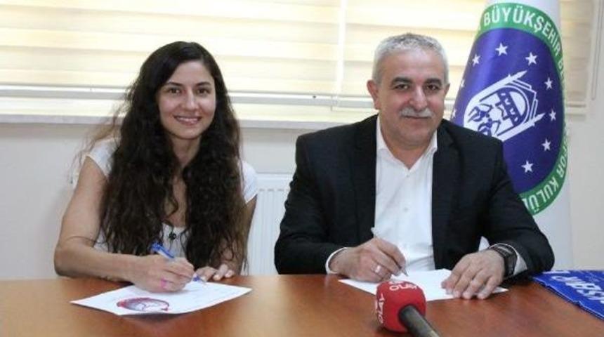 Bursa B&uuml;y&uuml;kşehir Belediyespor Nilay &Ouml;zdemir'i Kadrosuna Kattı