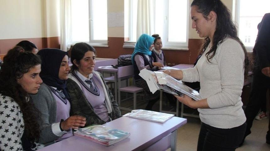 Başkan Vekili &Ouml;zt&uuml;rk&rsquo;ten Eğitime Destek