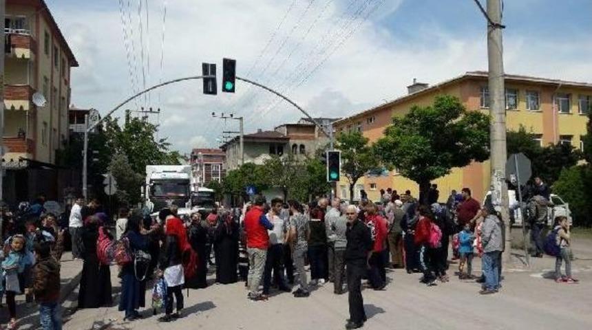 K&ouml;rfez'de Hafriyat Kamyonu Tepkisi