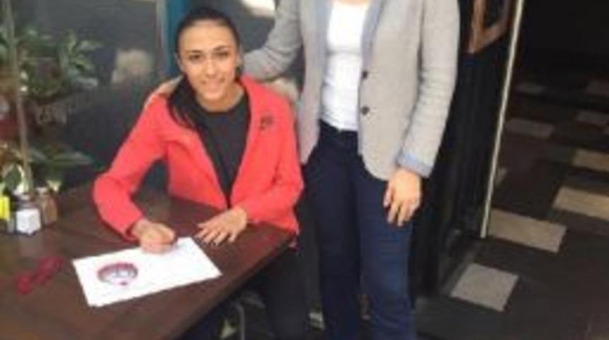 Eczacıbaşı Vitra'da Simge S&ouml;zleşme Uzattı