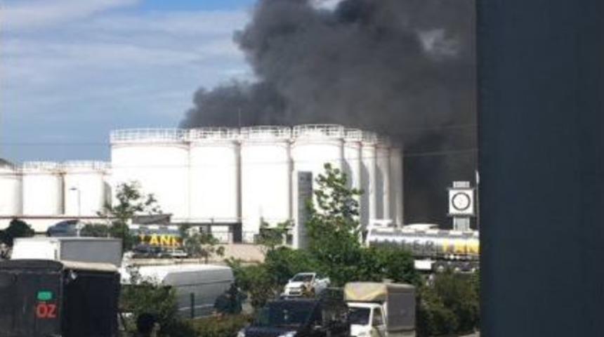 İkitelli Organize Sanayi B&ouml;lgesi&rsquo;nde &Ccedil;ıkan Yangın Paniğe Neden Oldu