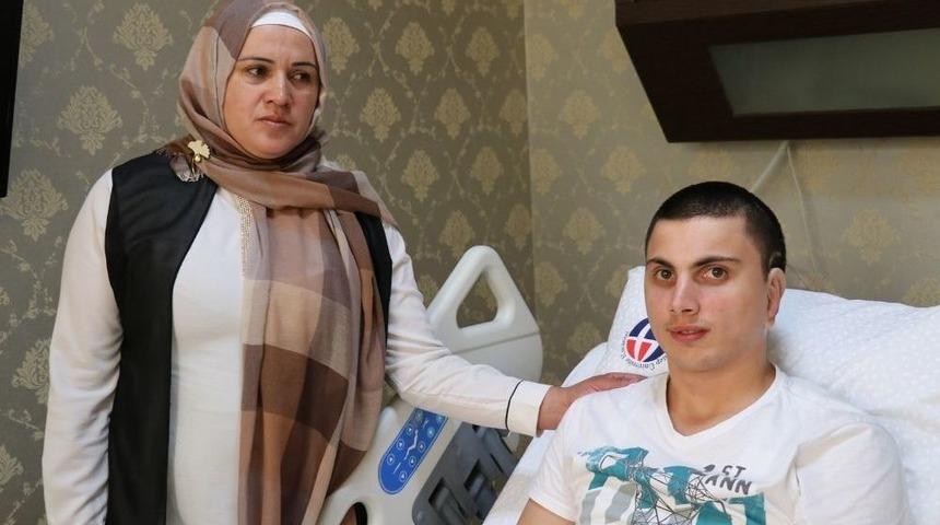 Annenin Kaburgasından Oğluna Kulak