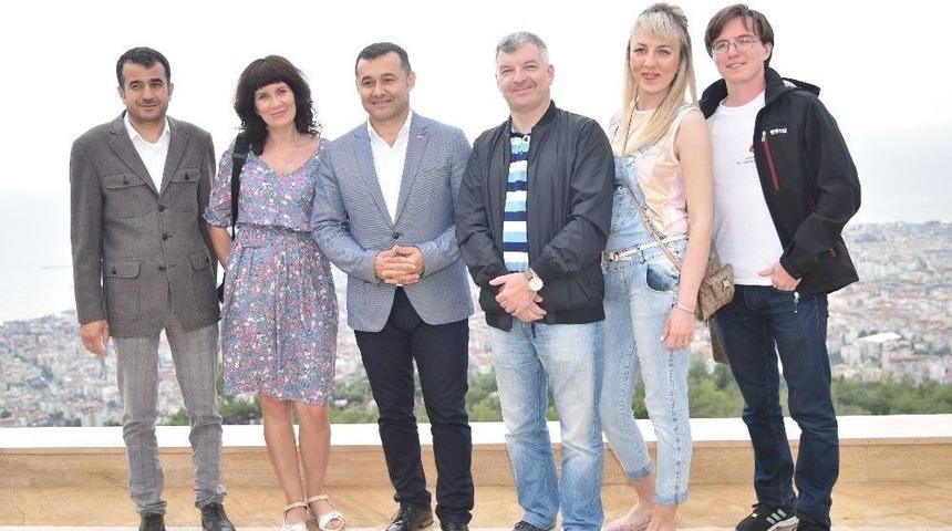 Başkan Y&uuml;cel, Kardeş Şehir Heyetlerine Tavşandamı&rsquo;nı Gezdirdi