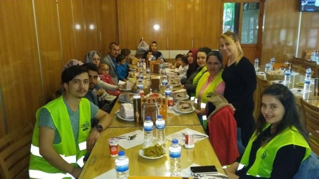 L&ouml;semili &Ccedil;ocuklar Bilecik&rsquo;te G&ouml;n&uuml;llerince Eğlendiler