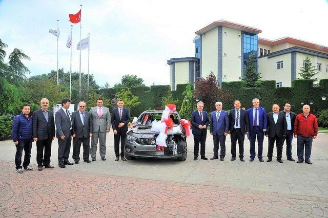 Sakarya Üniversitesine Araç Hibe Edildi