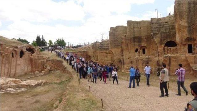 Mardin'deki 1400 Yıllık Galeri Mezarlık Ilk Defa Ziyaretçilere Açıldı