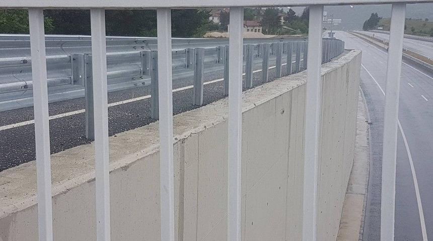 Ilgaz&rsquo;da K&ouml;pr&uuml; Korkulukları Kazaya Davetiye &Ccedil;ıkarıyor