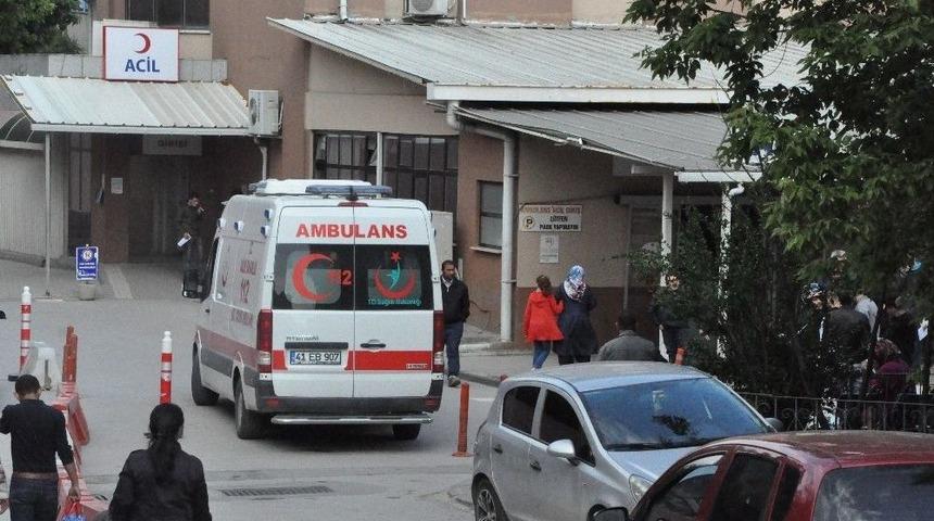 Servis Aracı &Ouml;n&uuml;ndeki &Uuml;&ccedil; Araca &Ccedil;arptı: 1 Yaralı