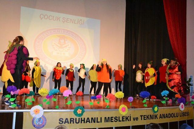 Saruhanlı’da Çocuklar Şenlikte Eğlendi