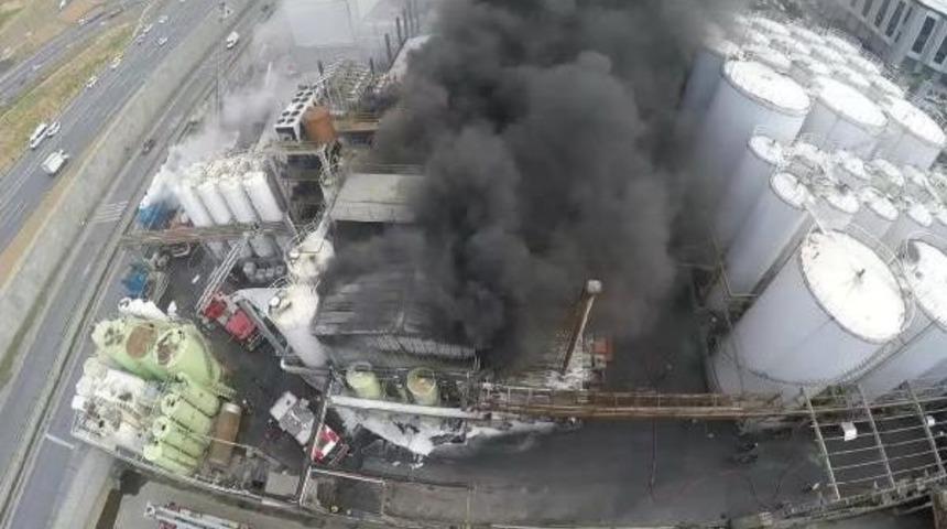 İkitelli'de Yağ Deposundaki Yangın Havadan B&ouml;yle G&ouml;r&uuml;nt&uuml;lendi