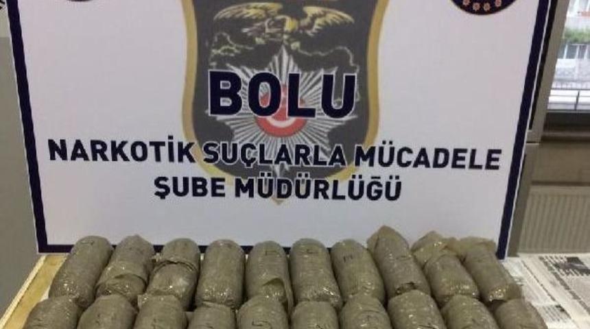 Otomobilin Akaryakıt Deposundan Esrar Çıktı