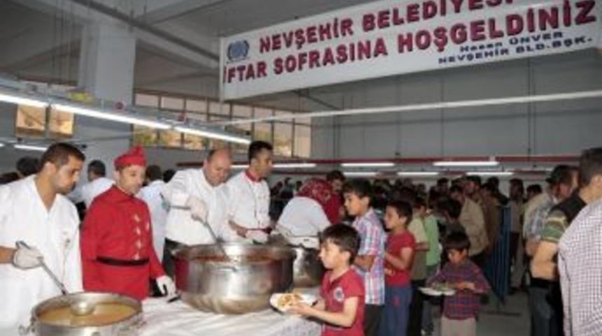 Ramazan Boyunca Her G&uuml;n Bin 500 Kişi İftar Yapacak