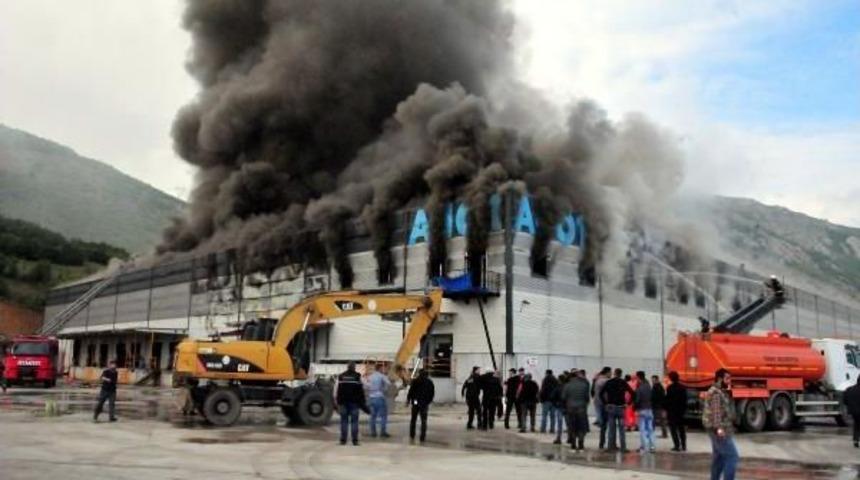 Tokat'ta Organize Sanayi B&ouml;lgesinde Yangın (1)