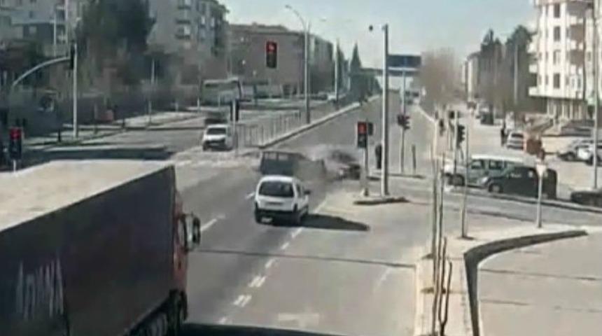 (&ouml;zel Haber) Kocaeli&rsquo;deki Trafik Kazaları Mobese Kameralarına Yansıdı