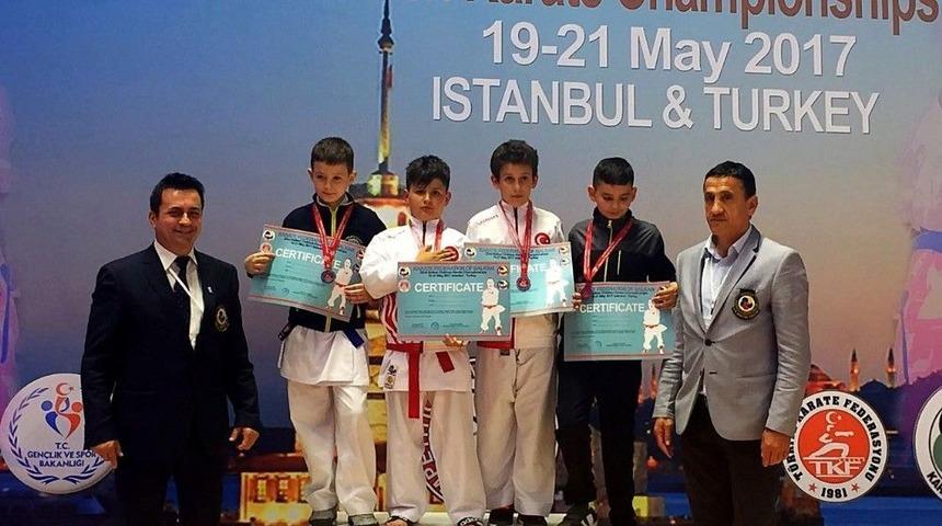 İhlas Koleji &Ouml;ğrencisi Karatede Balkan &Uuml;&ccedil;&uuml;nc&uuml;s&uuml; Oldu