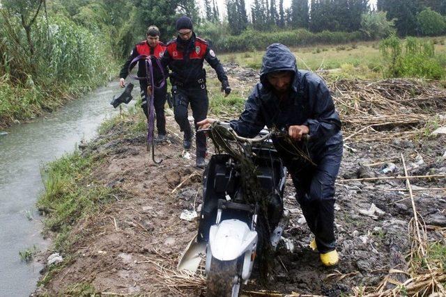 Yunus Timlerinin Kanaldan Motosiklet Çıkarma Seferberliği