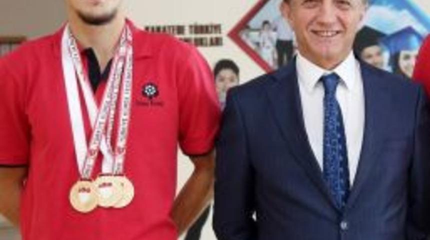 İhlas Koleji &Ouml;ğrencisi K&uuml;rekte T&uuml;rkiye Şampiyonu