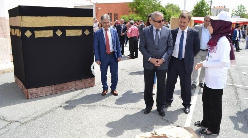 İmam Hatip Ortaokulu Öğrencilerinin Projeleri Göz Kamaştırdı