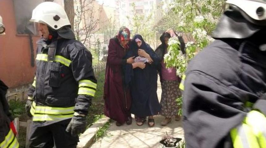 Evde &Ccedil;ıkan Yangında Anne Ile Kızı &Ouml;l&uuml;mden D&ouml;nd&uuml;