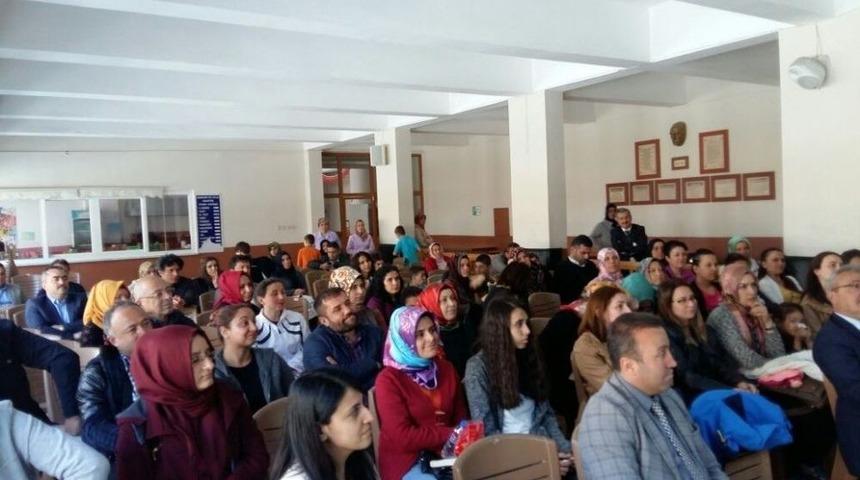 Yazar Fatih Kalkın&ccedil;&rsquo;a &Ouml;d&uuml;l Verildi