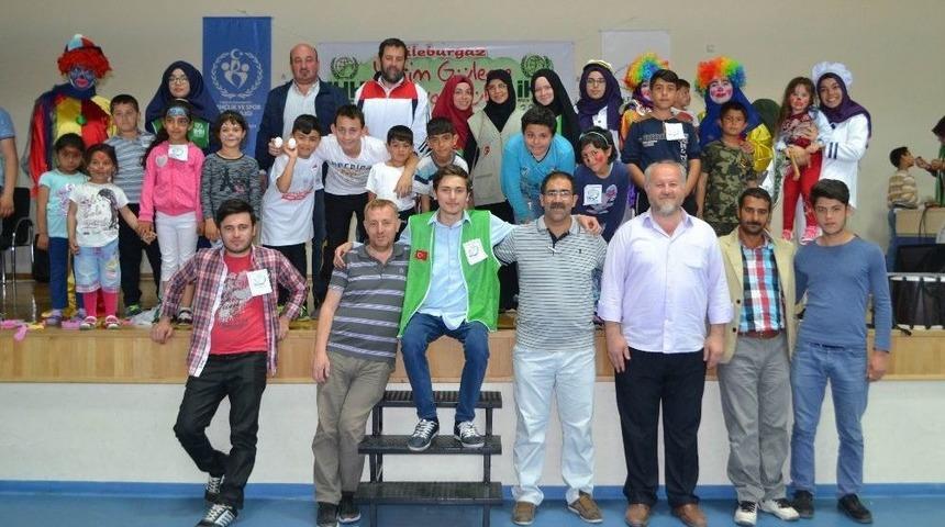 &ldquo;yetim G&uuml;lerse D&uuml;nya G&uuml;ler&rdquo; Etkinliğinde &Ccedil;ocuklar Doyasıya Eğlendi