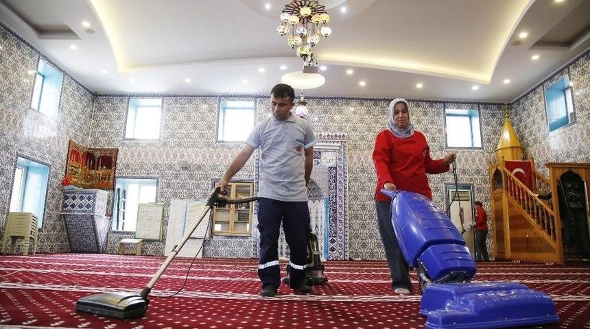 D&ouml;şemealtı&rsquo;nda Camiler Ramazana Hazırlanıyor