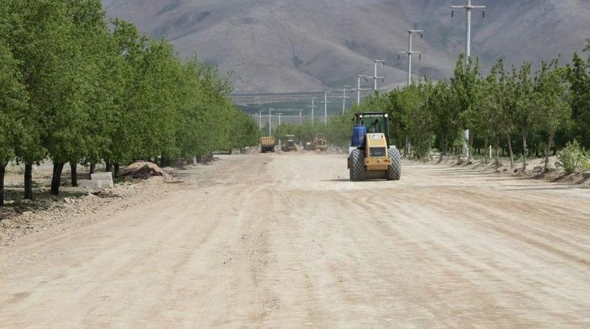 Niğde Belediyesi Devlet Bah&ccedil;eli Bulvarında Değişime Devam Ediyor